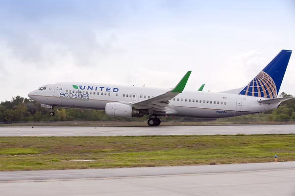 United Airlines Eco-Skies Boeing 737 — first U.S. commercial SAF flight